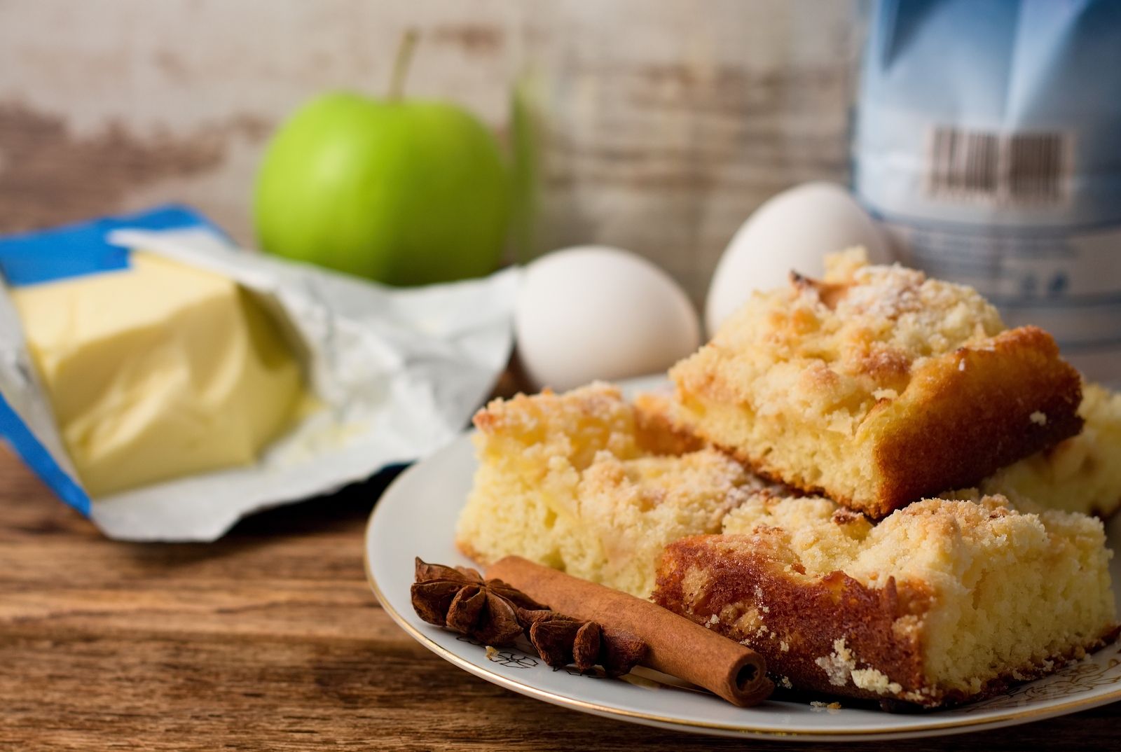 Slow cooker apple and cinnamon cake | stay at home mum