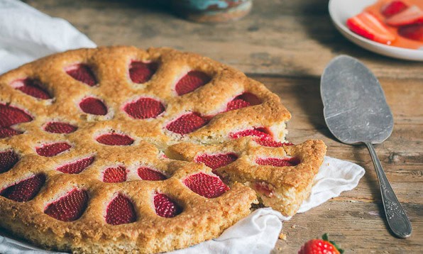 Simple Strawberry Cake