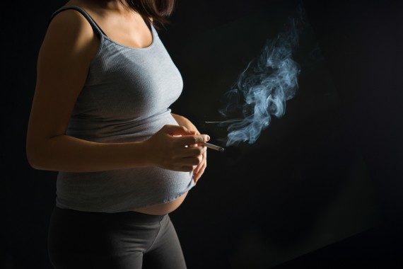 pregnant women smoking