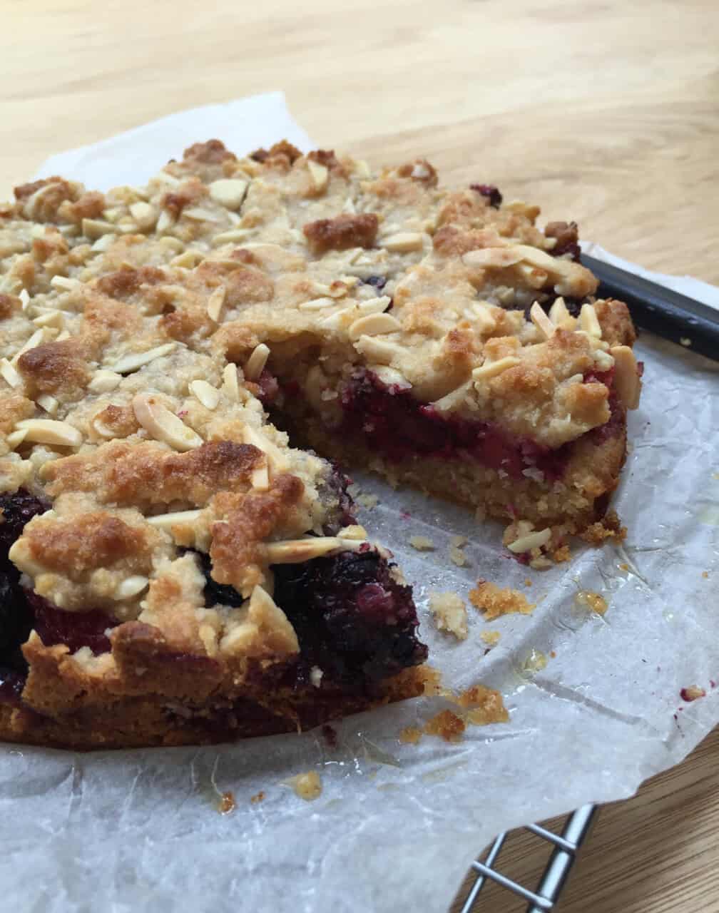 Berry Crumble Dessert Cake