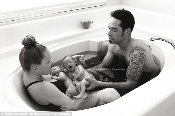 10 Powerful Photographs of Dad Delivering Twins