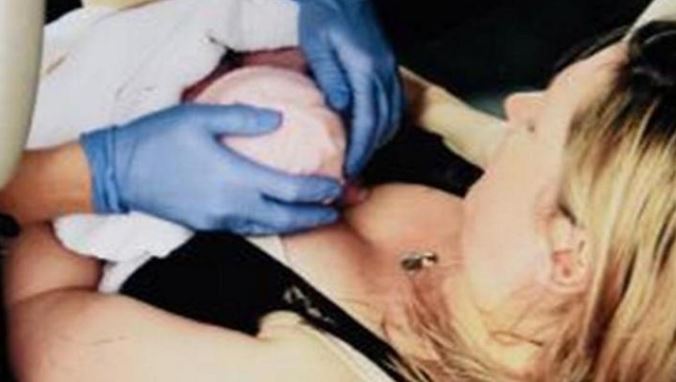 Mum Gives Birth on the Side of the Road | Stay at Home Mum