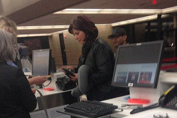 Stranger pays for girl's plane ticket to help her father in need.