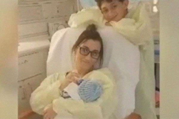 Boy Helps Deliver Baby After Mum Goes Into Early Labour.
