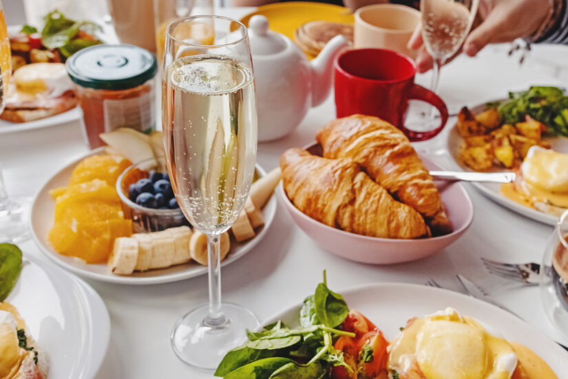 Epic ideas for a christmas champagne breakfast | stay at home mum