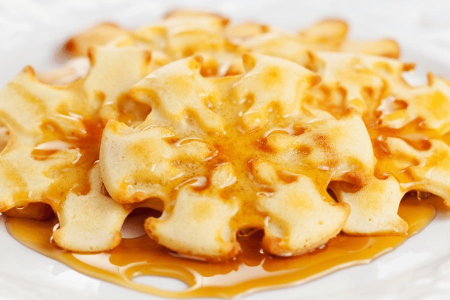 Delicious pancakes topped with caramel sauce, perfect for impressing guests at breakfast. A sweet an.