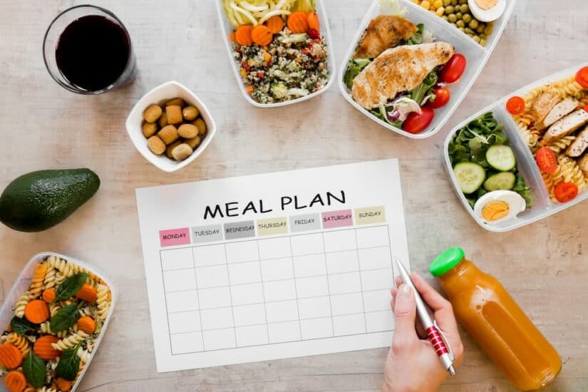 Meal plan for busy families with easy-to-make recipes and shopping list.